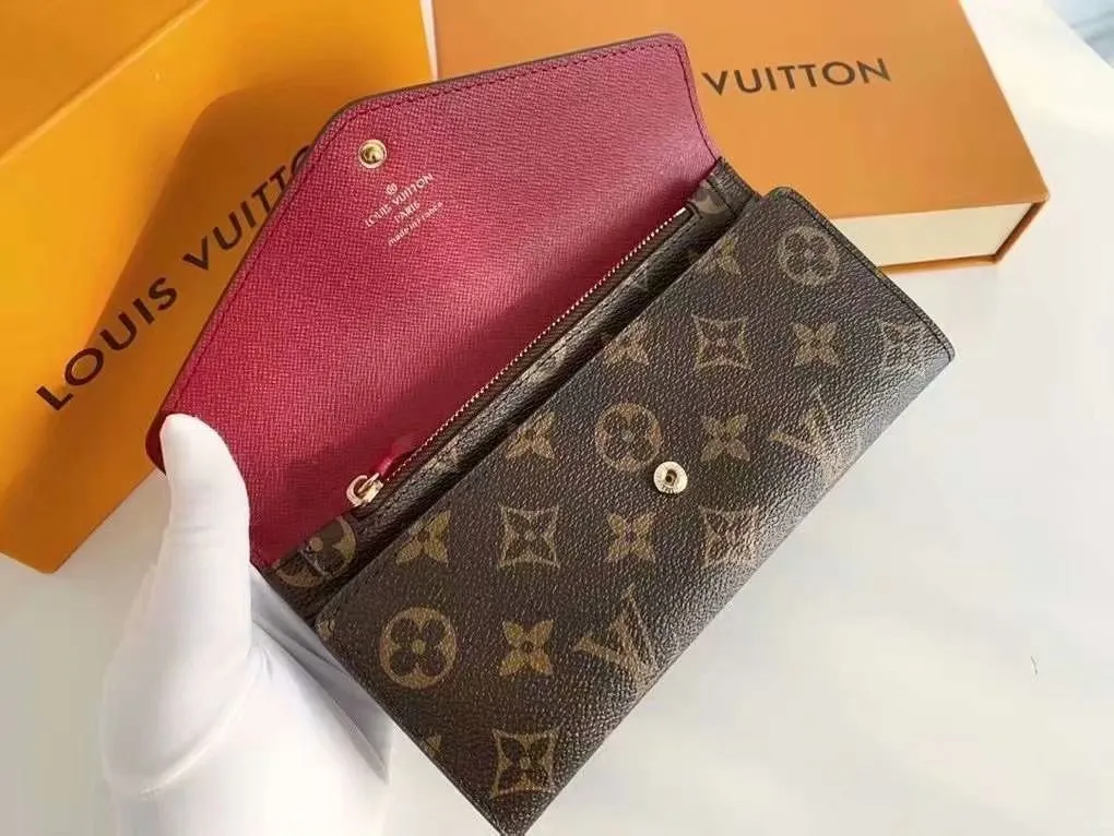 The P110Josephine Wallet is inspired by Louis Vuitton's first wallet. It is made of soft Monogram canvas and lined with brightly colored lining, giving the brand's classic design a unique and stylish beauty. The long, flat shape makes it easy to slip into any pocket or handbag. Model: M60708 Size: 19/10.
