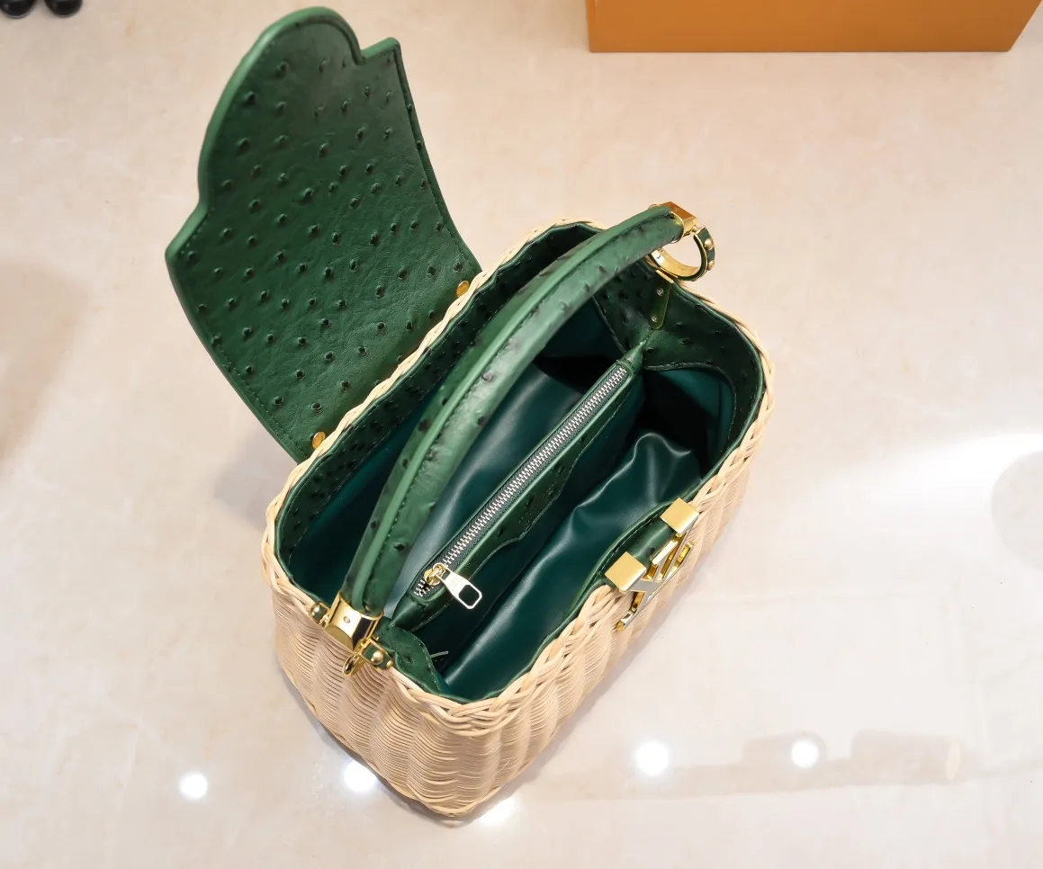 The upgraded version of P680 M11619 crocodile pattern CapucinesBB handbag has a unique rattan weaving structure, paying tribute to the Louis Vuitton picnic box design that came out in 1892. The cow leather shapes the top handle and flap, the LV letters reveal a metallic texture, and the detachable and adjustable leather shoulder strap makes it easy to carry on the shoulder. The gift box packaging provided with this product may be reasonably adjusted depending on the stock situation, and may be different from the packaging style displayed on this product page. Please refer to the actual gift box packaging style received for details. Size:27×17.3×9cm