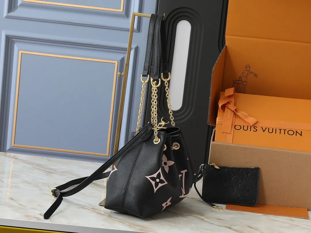 💰260💰Upgraded original version ✨M11283 M25453 M47209 M46545 M46492 This Summer Bundle handbag is from the Dégradé series. The new drawstring design adds a summer atmosphere. The Monogram Empreinte embossed leather bag features a gradient tone to brighten any seasonal look. The double handles and detachable cross-body strap provide a variety of stylish carrying options, making it a great companion for travel day and night. Detailed features: 28 x 20 x 11.5 (Length x Height x Width)