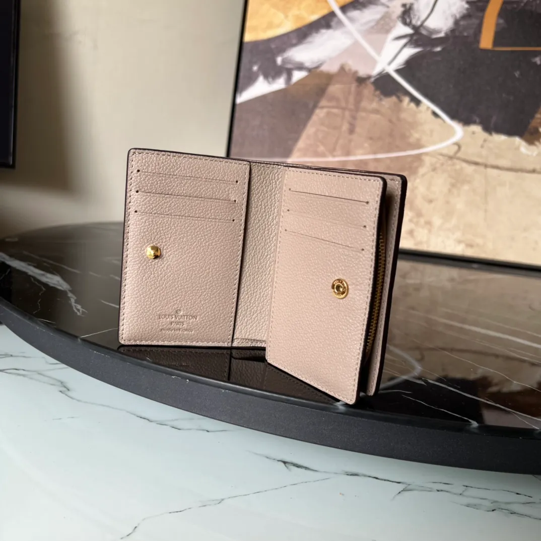 Factory price 480 Top original order M80152 Apricot This Cléa wallet is made of Monogram Empreinte soft grained cowhide, embellished with Louis Vuitton's iconic Monogram embossed pattern. It has a stylish design, is exquisite and compact but has a spacious capacity. It is equipped with an external patch pocket, zipper coin pocket, banknote compartment and six credit card slots. Details 12 x 9 x 3.5 cm (Length x Height x Width) Turtledove beige Soft grained embossed cowhide Leather lining Gold-tone hardware Snap-button closure Compartment for notes Accordion zip coin pocket External patch pocket Inner card compartment 6 credit card slots