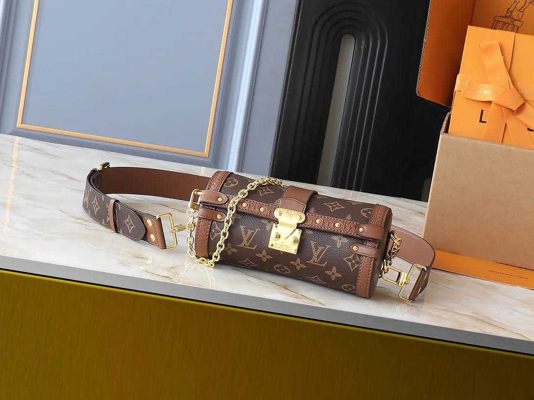 💰260💰Upgraded original M57835 presbyopic barrel bag Papillon BB handbag prefall 2021 autumn and winter series new Papillon trunk toile monogram handbag selects Monogram leather with Monogram print, reproducing the classic Papillon handbag silhouette in a pocket size. Removable jacquard shoulder strap delivers a sporty feel Dimensions: 20 x 10 x 10 cm