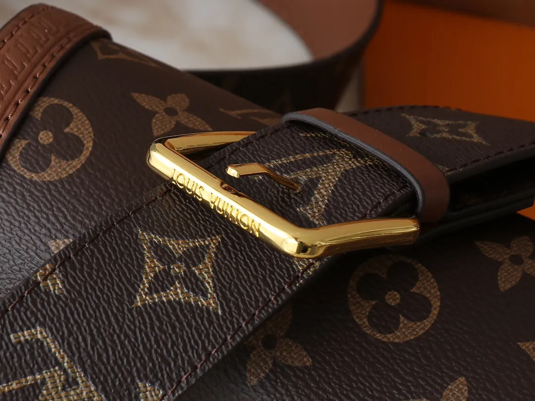 💰260💰Upgraded original M57835 presbyopic barrel bag Papillon BB handbag prefall 2021 autumn and winter series new Papillon trunk toile monogram handbag selects Monogram leather with Monogram print, reproducing the classic Papillon handbag silhouette in a pocket size. Removable jacquard shoulder strap delivers a sporty feel Dimensions: 20 x 10 x 10 cm