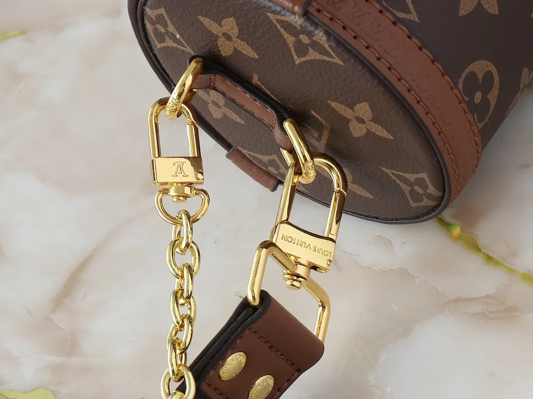 💰260💰Upgraded original M57835 presbyopic barrel bag Papillon BB handbag prefall 2021 autumn and winter series new Papillon trunk toile monogram handbag selects Monogram leather with Monogram print, reproducing the classic Papillon handbag silhouette in a pocket size. Removable jacquard shoulder strap delivers a sporty feel Dimensions: 20 x 10 x 10 cm