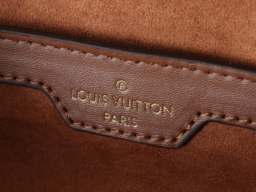 💰260💰Upgraded original M57835 presbyopic barrel bag Papillon BB handbag prefall 2021 autumn and winter series new Papillon trunk toile monogram handbag selects Monogram leather with Monogram print, reproducing the classic Papillon handbag silhouette in a pocket size. Removable jacquard shoulder strap delivers a sporty feel Dimensions: 20 x 10 x 10 cm