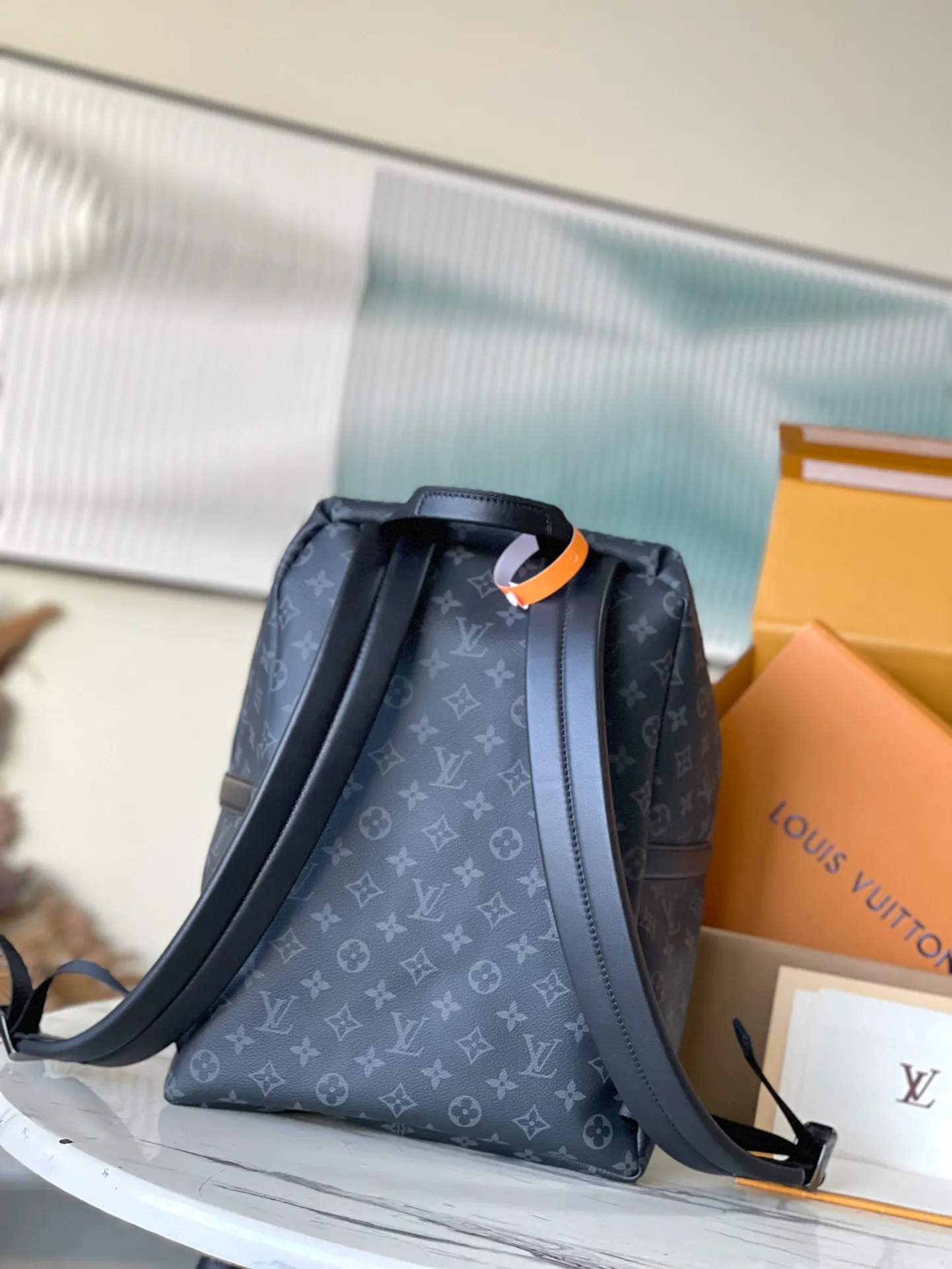💰860 Top original order M43186 supports counter inspection. The photo taken of duty-free goods is consistent with the product and has not been unpacked. This product is an exclusive duty-free product in the market and is the highest-end product. Inspection is supported. This product has passed strict inspection and is flawless. Please wear gloves when touching the product. This product is not returnable or exchangeable. Please confirm the product first and then remove the label on the handle. This product is temporarily not open to the public, only regular customers, and is in short supply. Dimensions: 30 x 40 x 20 cm