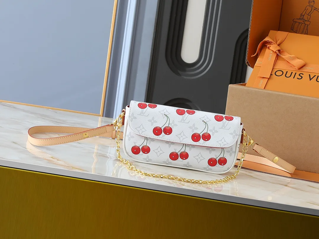 💰200💰Upgraded original version [Official latest version matching color] Cherry chain bag armpit bag exclusive sticker LV M14239 M14231 M11299 beige M12778 gray flower M81992 M82110 presbyopic M81911 Wallet on Chain Ivy handbag with large Monogram Empreinte grain leather surface embossed Patterns add a trendy touch to everyday outings and evening occasions. Cleverly using a short chain and a detachable and adjustable leather shoulder strap, it can be worn handheld, on the shoulder, or as a crossbody. Detailed features 23.5 x 12 x 4.3 cm (length x height x width)