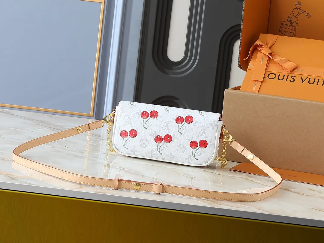 💰200💰Upgraded original version [Official latest version matching color] Cherry chain bag armpit bag exclusive sticker LV M14239 M14231 M11299 beige M12778 gray flower M81992 M82110 presbyopic M81911 Wallet on Chain Ivy handbag with large Monogram Empreinte grain leather surface embossed Patterns add a trendy touch to everyday outings and evening occasions. Cleverly using a short chain and a detachable and adjustable leather shoulder strap, it can be worn handheld, on the shoulder, or as a crossbody. Detailed features 23.5 x 12 x 4.3 cm (length x height x width)