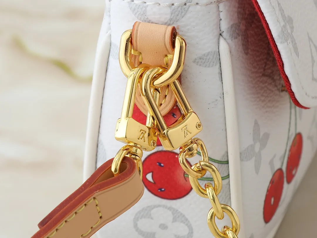 💰200💰Upgraded original version [Official latest version matching color] Cherry chain bag armpit bag exclusive sticker LV M14239 M14231 M11299 beige M12778 gray flower M81992 M82110 presbyopic M81911 Wallet on Chain Ivy handbag with large Monogram Empreinte grain leather surface embossed Patterns add a trendy touch to everyday outings and evening occasions. Cleverly using a short chain and a detachable and adjustable leather shoulder strap, it can be worn handheld, on the shoulder, or as a crossbody. Detailed features 23.5 x 12 x 4.3 cm (length x height x width)