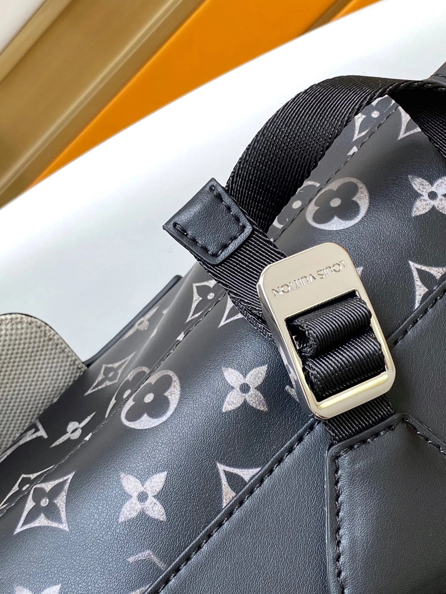 💰1340 Top Original Single Dynamic Chip [Top Original Single Individual Real Shot M11521 CHRISTOPHER Small Backpack Made of Monogram Canvas to interpret the rugged and simple spirit of the striped bag industry. Its style is chic and suitable for both work and entertainment, demonstrating a high-quality lifestyle. size: 41.0 x 48.0 x 13.0 cm