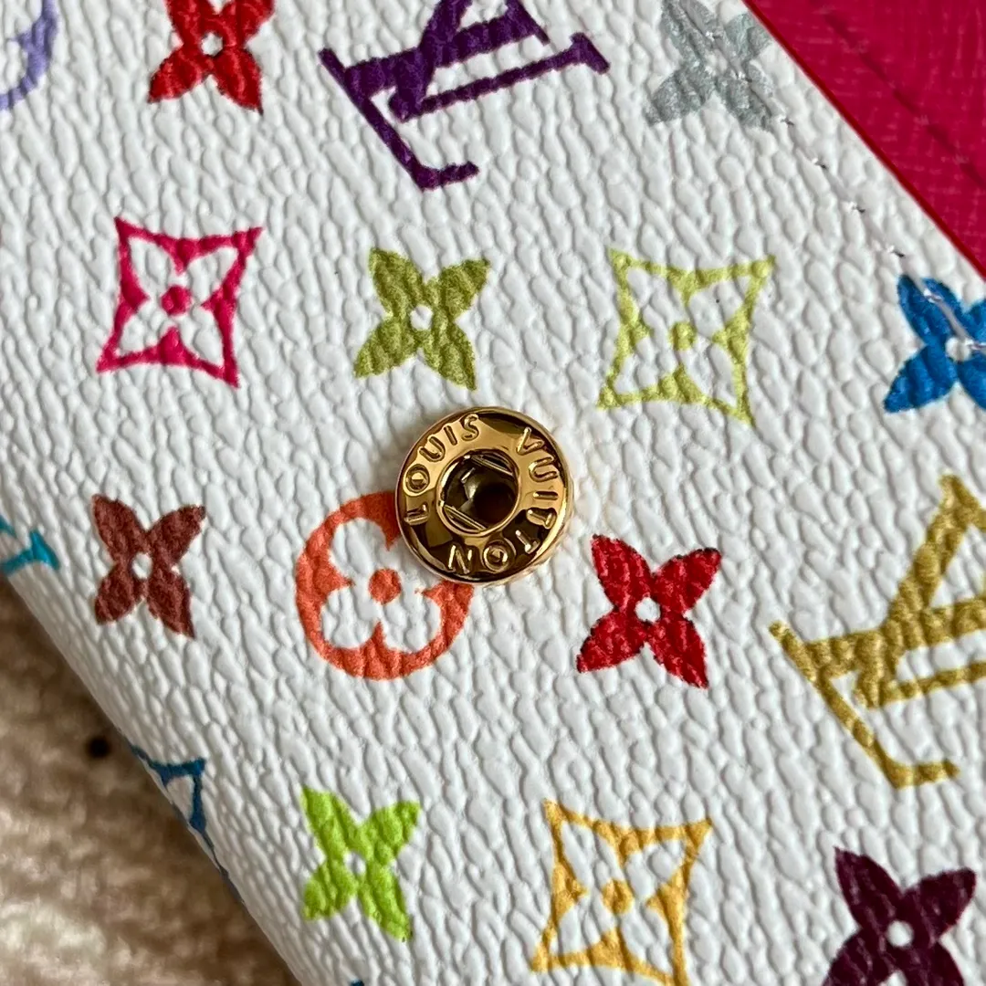 Factory price 300 Top original order M14092 white color key bag wallet series This key bag is from the Louis Vuitton x Murakami collaboration series, using Monogram Multicolor canvas to reinterpret the brand's classic elements in a fun way. The sober background features colorful prints inspired by Murakami's aesthetic, while the inner leather flap and interchangeable design add to the ingenious details. Features snap button closure. Size: 12X7X2cm.