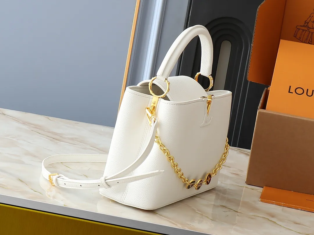 💰420💰Guangzhou goods Upgraded original M00014 M00013 M00015 [New size] This Capucines new size handbag shows soft beauty: Taurillon leather body with light-colored flap and top handle, enamel Monogram flower chain can also achieve a shoulder-carrying experience. Wear the slim leather strap to explore more styling possibilities. Dimensions 31.5 x 20 x 11 cm (length x height x width)