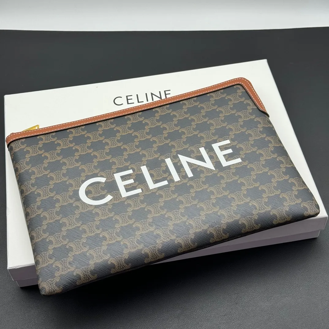 💰190 💎Upgraded original version with box # Celin.e New MAILLON TRIOMPHE large clutch bag Calfskin edge Fabric fabric Lined portable zipper lock 1 main compartment Fashion blogger outfit sharing No deformation when you handle it Super easy to use Love it Style number: S10B802 Large Size: 34X 23