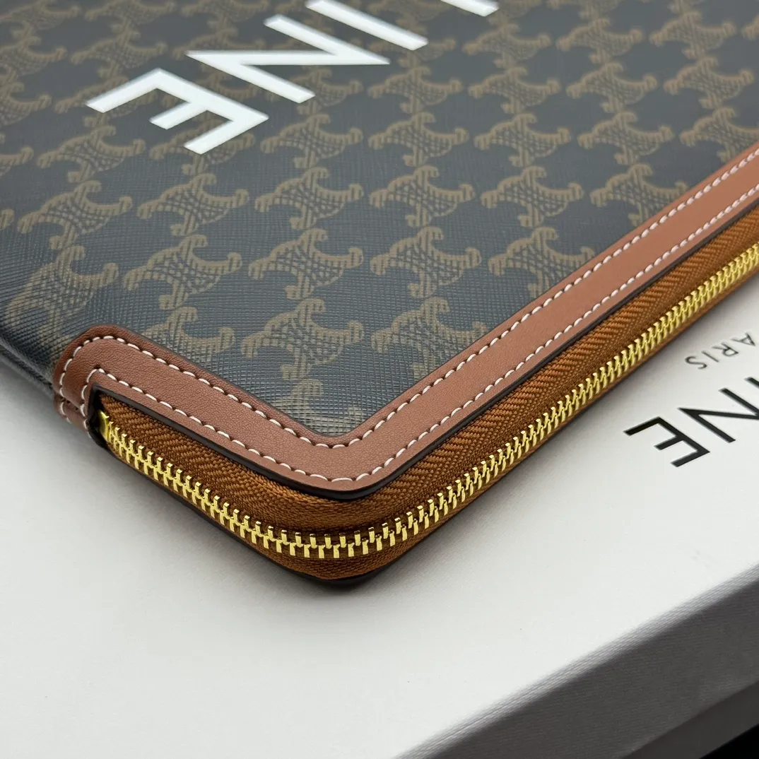 💰190 💎Upgraded original version with box # Celin.e New MAILLON TRIOMPHE large clutch bag Calfskin edge Fabric fabric Lined portable zipper lock 1 main compartment Fashion blogger outfit sharing No deformation when you handle it Super easy to use Love it Style number: S10B802 Large Size: 34X 23