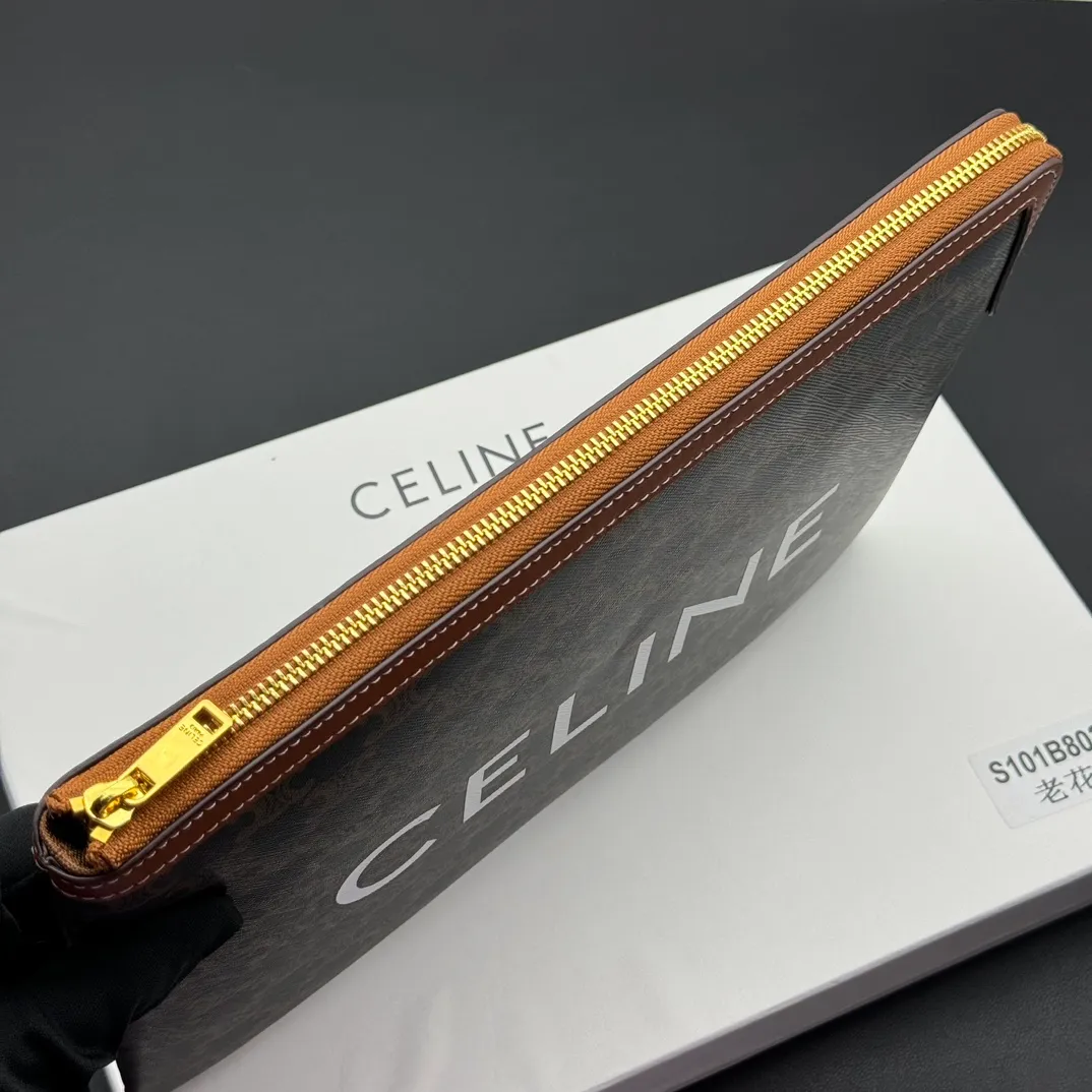 💰190 💎Upgraded original version with box # Celin.e New MAILLON TRIOMPHE large clutch bag Calfskin edge Fabric fabric Lined portable zipper lock 1 main compartment Fashion blogger outfit sharing No deformation when you handle it Super easy to use Love it Style number: S10B802 Large Size: 34X 23