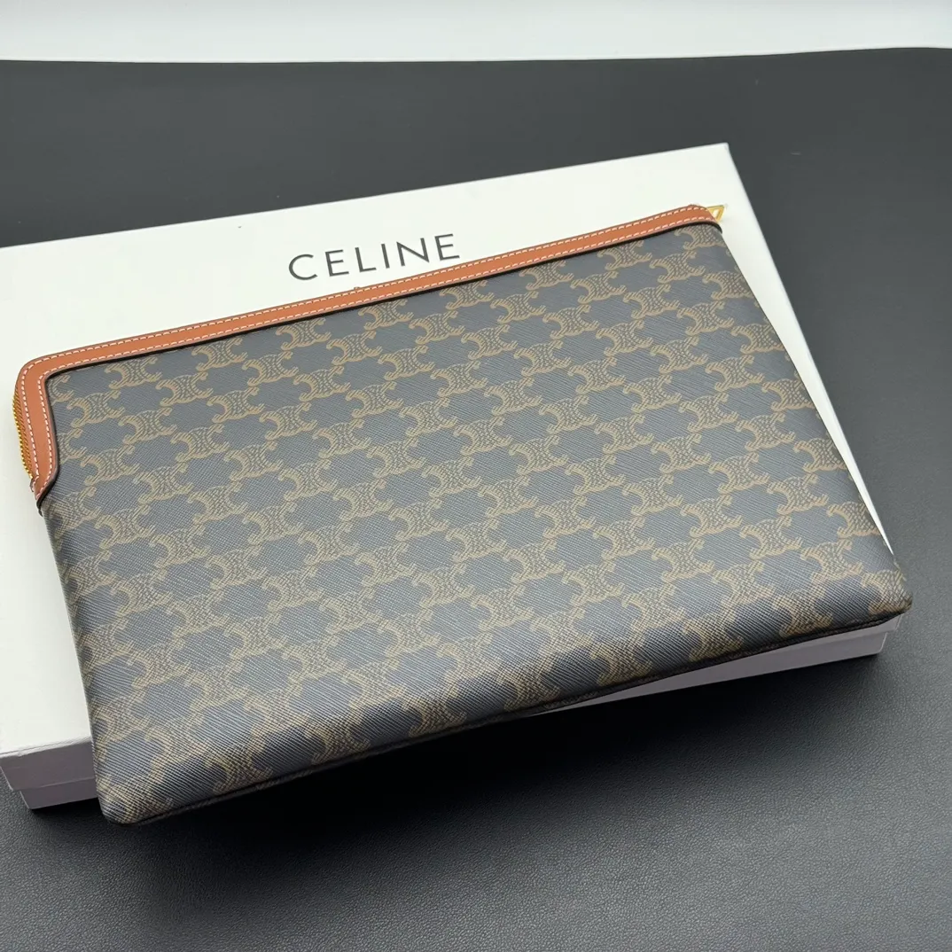 💰190 💎Upgraded original version with box # Celin.e New MAILLON TRIOMPHE large clutch bag Calfskin edge Fabric fabric Lined portable zipper lock 1 main compartment Fashion blogger outfit sharing No deformation when you handle it Super easy to use Love it Style number: S10B802 Large Size: 34X 23