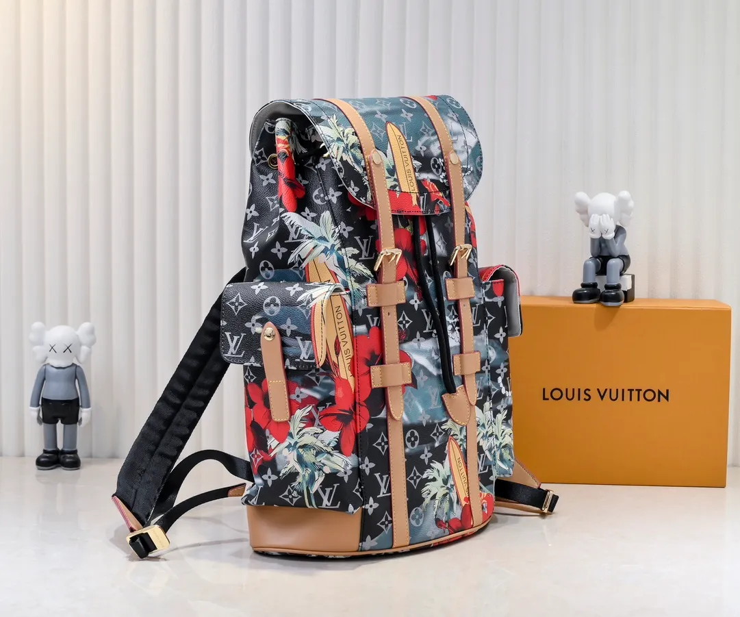 Batch 💰500 Upgraded original M24994 41379 graffiti multifunctional Christopher small backpack uses Monogram canvas to interpret the rugged and simple spirit of a hiking bag. Its unique style is suitable for both work and entertainment, highlighting a high-quality lifestyle. 41 x 47 x 13 cm (length x height x width)