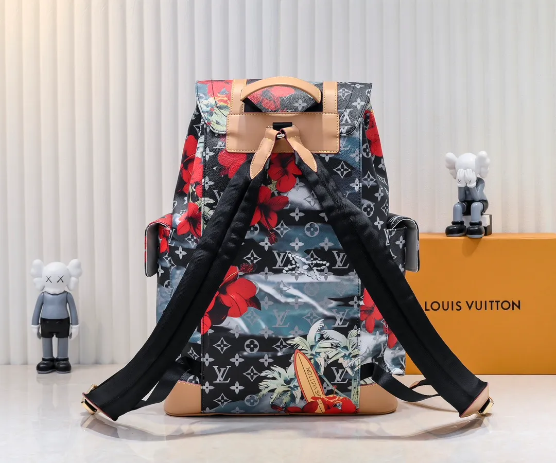 Batch 💰500 Upgraded original M24994 41379 graffiti multifunctional Christopher small backpack uses Monogram canvas to interpret the rugged and simple spirit of a hiking bag. Its unique style is suitable for both work and entertainment, highlighting a high-quality lifestyle. 41 x 47 x 13 cm (length x height x width)