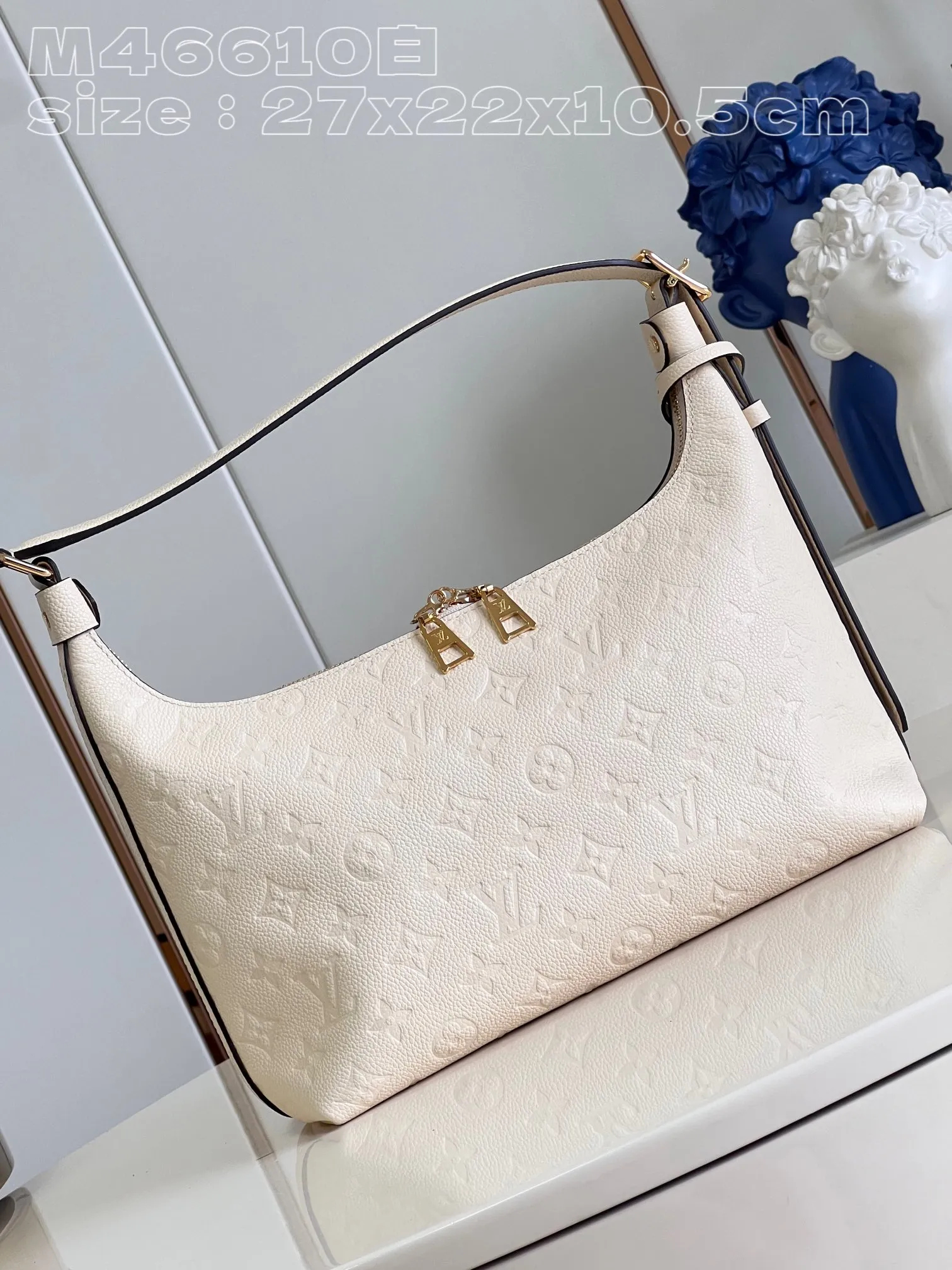 💰1180 (top-grain leather) top-grade original individual real shot M46610 white embossed】M46609 Sac Sport handbag is made of soft Monogram Empreinte embossed leather to create a curved outline, paying tribute to the brand's archive design with retro structure and exquisite details. Plenty of space makes it easy to carry your daily needs, and the adjustable handle allows for a variety of carrying methods. Detailed features 27 x 22 x 10.5 cm (length x height x width)