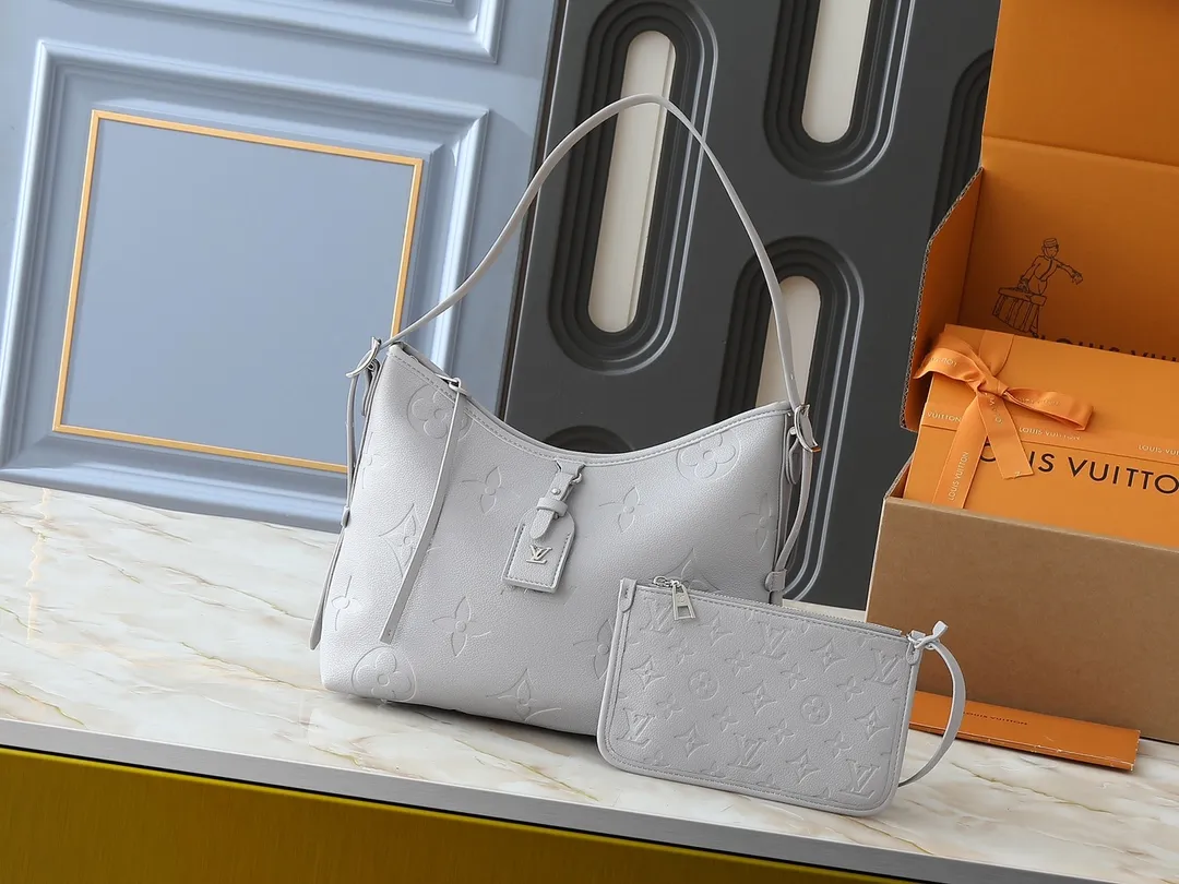 💰220💰Upgraded from the original M24141 M46288 M46293 M46277 M46298 M46203 CarryAll small handbag is made of Mono gram Empreinte embossed leather. It has a generous structure and a neat inner layer. The large inner bag adds functional elements. Comes with a Monogram embossed zipper clutch secured by a leather strap. A personal companion for urban life. Dimensions 29 x 24 x 12 cm (length x height x width)