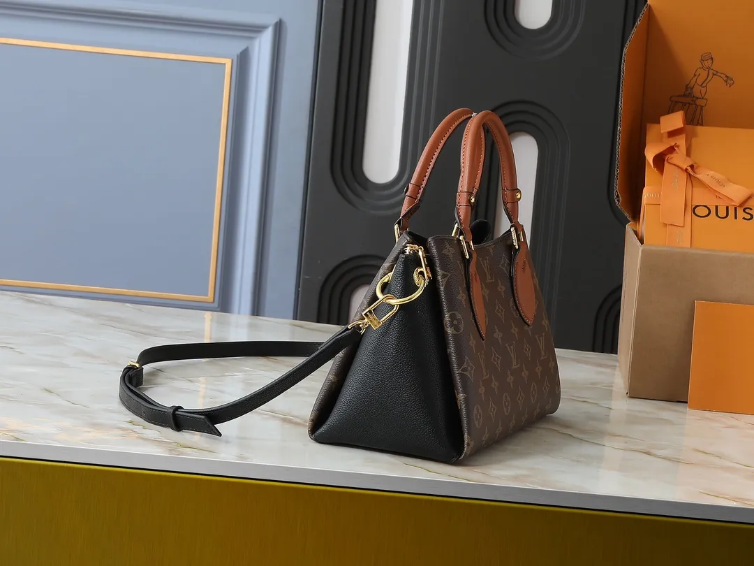 💰Large 150. Small 280💰Upgraded original M46508 M46507 black, off-white, latest model in 2025. This model is made of Monogram canvas with zipper design. The handbag is from the current season. It is made of cow leather to create a soft and ample storage space. It is equipped with leather handles, leather and detachable shoulder straps. It can be switched between handbag, elbow and crossbody. Length, height and width Large size: 36✘25✘15 Small size: 26✘20✘10