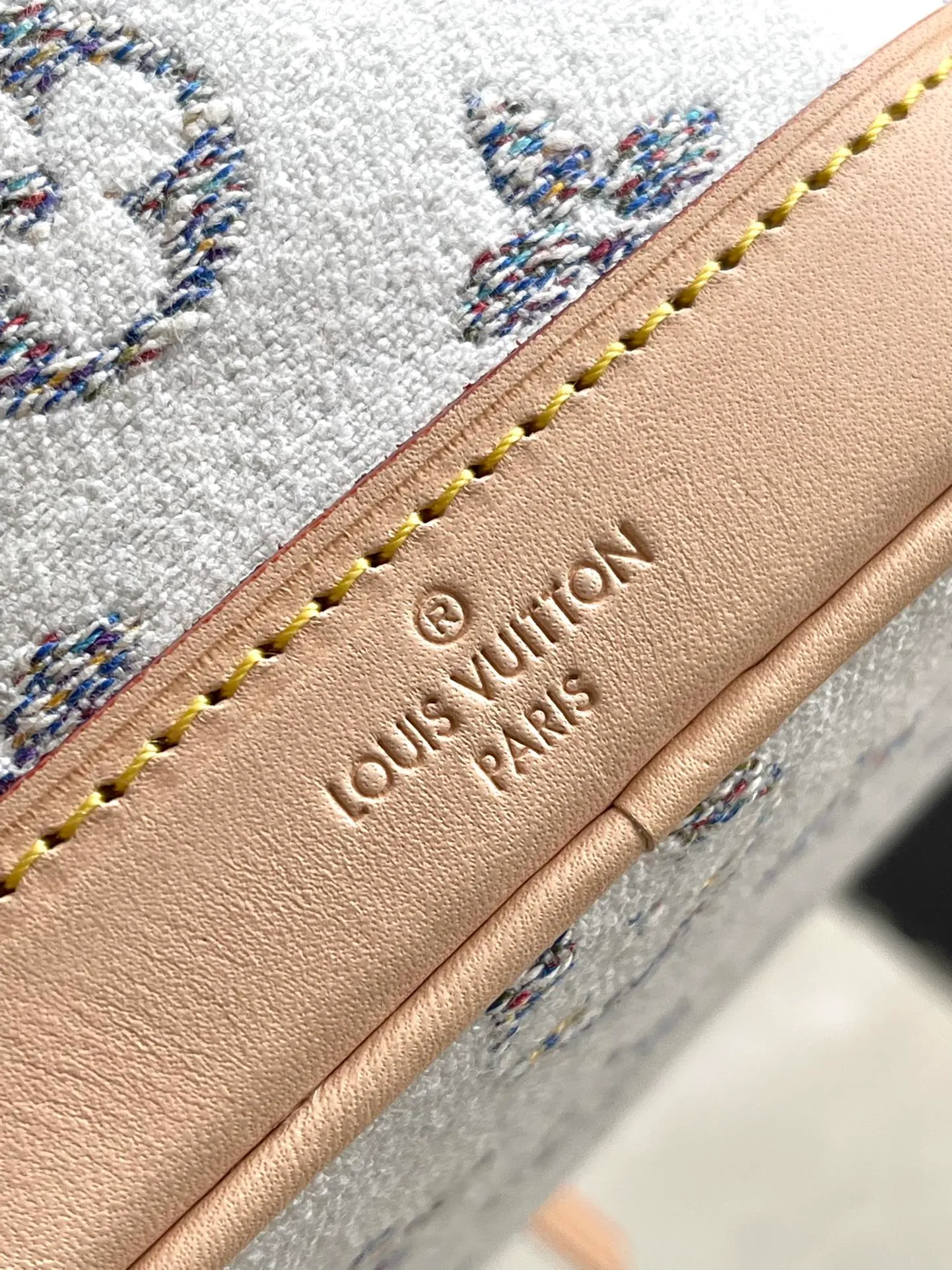 💰1100 Top Original Order M83453 This Nano Noé handbag condenses the classic structure of the Noé handbag, using Monogram jacquard fabric to trace the tweed texture, and then outlines the leather trim at the bottom. A removable lace-up metal chain serves as a handle, while a drawstring closure and removable and adjustable shoulder strap complete the details. Dimensions: 13 x 16 x 10 cm (length x height x width)