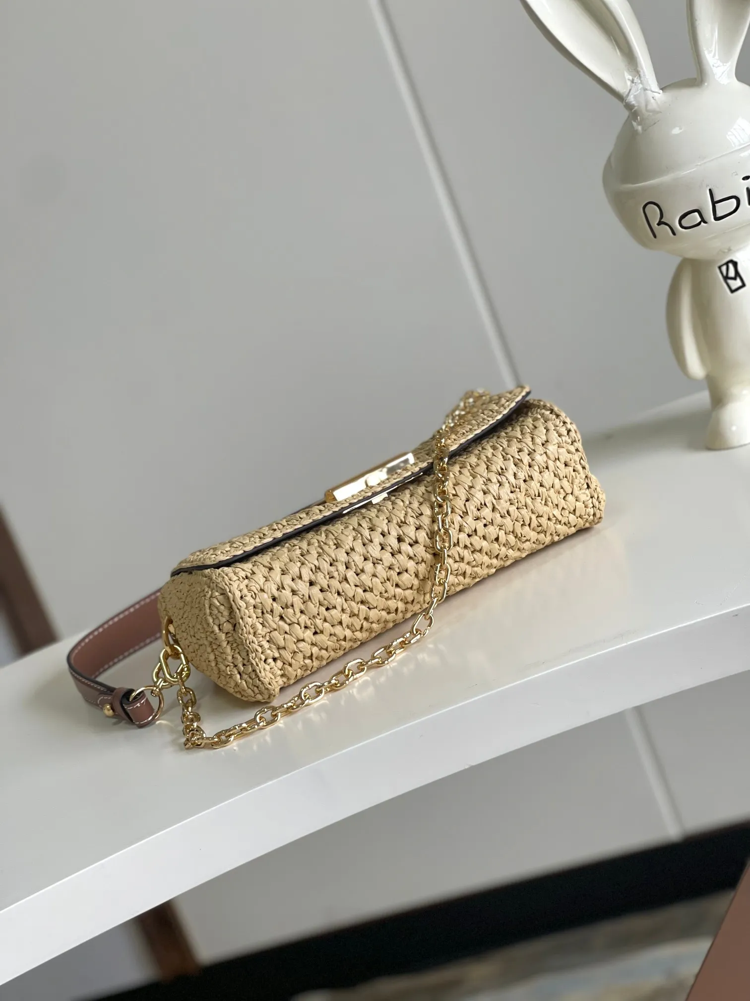 💰1300 Top original single real home shot Chip model] M25030 brown 2024 early autumn new women's bag Twist raffia woven clamshell shoulder bag is made from raffia crocheted by Madagascar craftsmen, with gorgeous leather trimmings to highlight the brand's exquisite craftsmanship, achieving a soft texture and personalized style. Size: 24x9x13cm