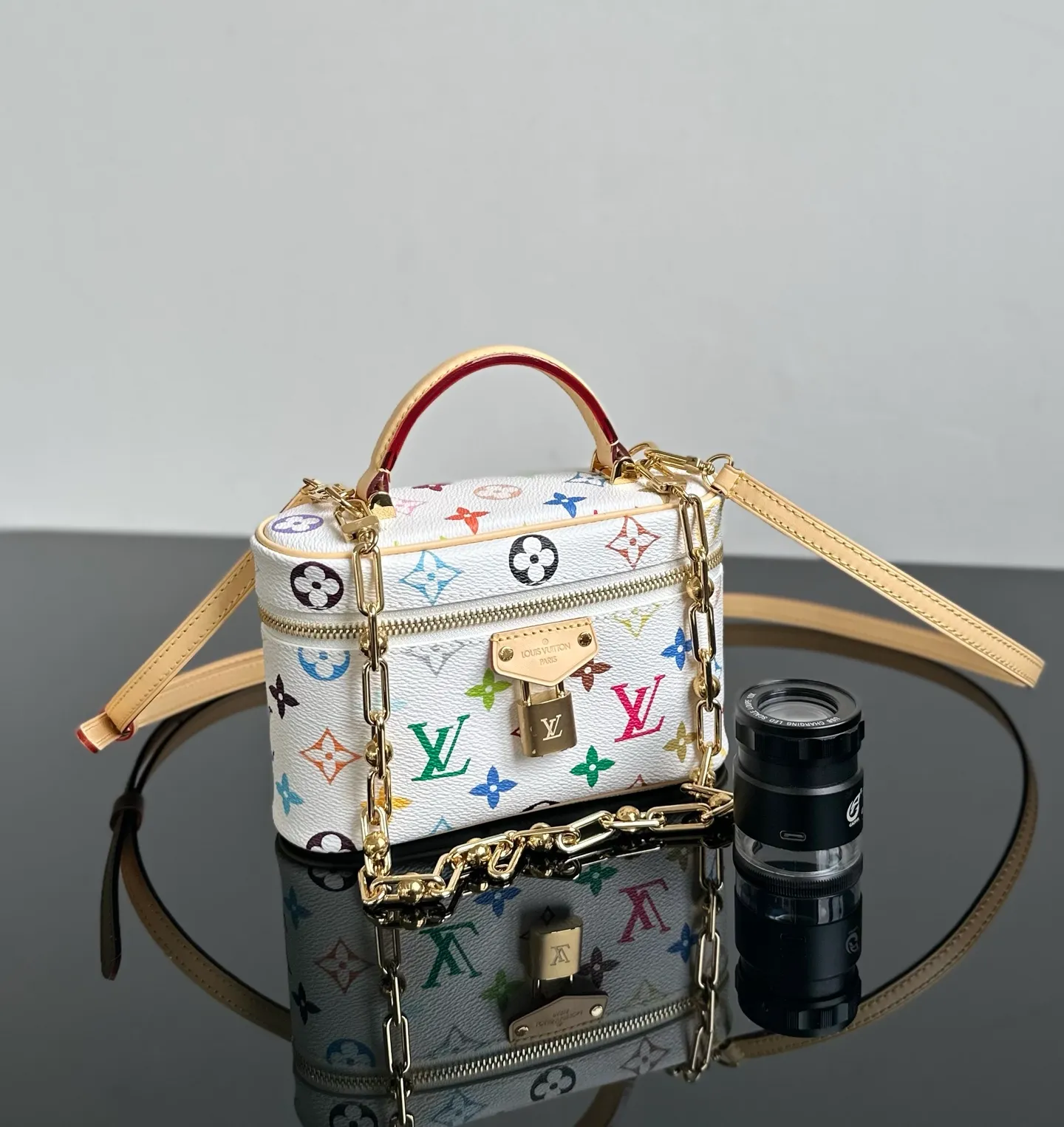 💰2100｛Authentic grade｝MB original leather M13662 white three-color Vanity Pouch handbag, exclusive channel goods, detailed real photos! MB is about quality, hardware, fabrics, handwork, oiled edges, A-grade high-quality products, comprehensive upgrades, the photos are consistent with the products, 360 degrees without blind spots, take a look at it. Size: 11.5 x 6.5 x 19.0 cm