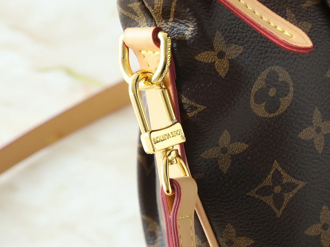 💰Large 260💰💰Small 240💰Upgraded original version🌹🌹🌹[Small size 48813, Medium size M48814] The Turenne handbag makes its grand debut, a new upgraded version, once again surpassing the market products, the thick floral material is soft and stylish💥💥If you know the goods, you should pay attention to the details. [So embarrassing] Made of imported discolored leather, upgraded hardware, shoulder strap style, shiny oil edges, M48813 small size: 36 x 24 x 13 cm M48814 medium size: 40 x 26 x 14 cm