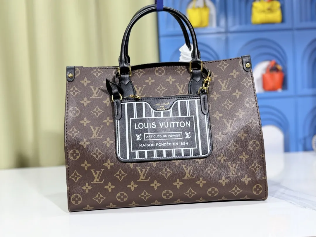 P280💰Upgraded original version 🔥New style🔥M45039 M45321 M44571 This Onthego medium handbag is decorated with classic Monogram canvas and Monogram Reverse canvas on both sides, presenting different styles at will. Toron's dual handles and shoulder strap allow for a variety of carrying options. Dimensions: 34.0 x 26.0 x 13.0 cm (length x height x width)