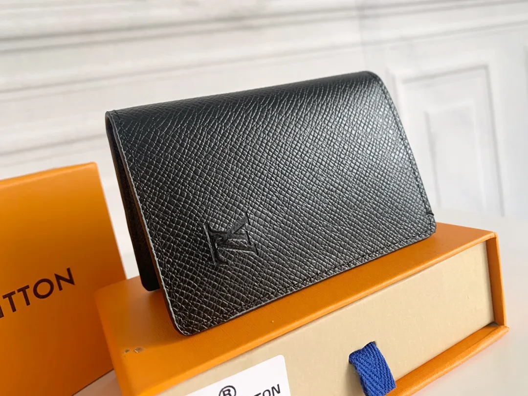 💰80 💎Small card holder Louis vuitton's pocket leather wallet has seven compartments, which can hold credit cards, bus cards, business cards, and even city maps. Damier canvas, leather-bound - two credit card compartments - four inner compartments - one outer compartment. ❤️ Model M63144 Size 7X11.