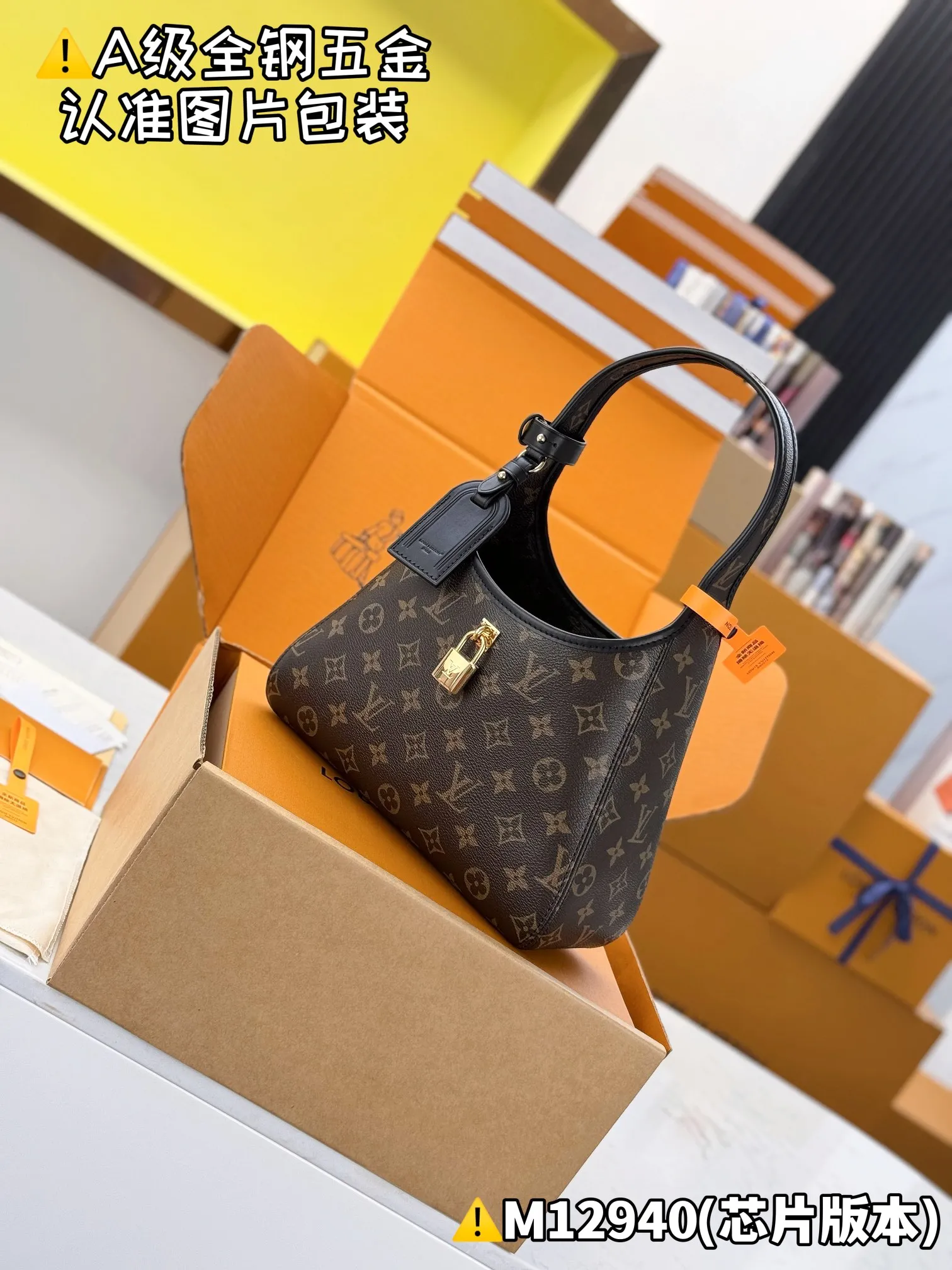 💰1440 [Genuine grade] [Super grade MB high elastic fabric] The Drop small handbag Model: M12940 Material: A+ grade all-steel hardware, imported high elastic fabric Packaging: Full set of special grade duty-free MB packaging Dimensions: 15 x 12 x 28 cm (height x width x length)