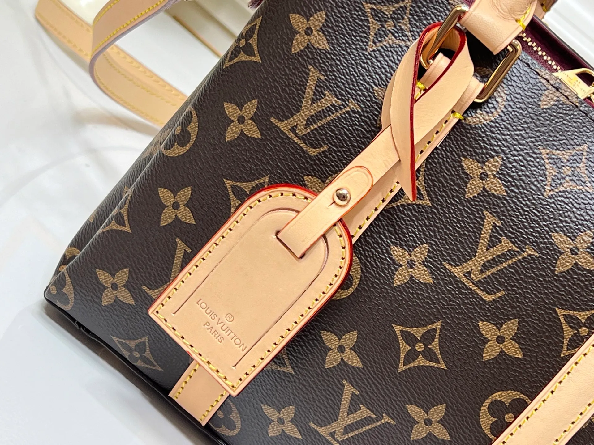 Batch 280💰Small size Upgraded original model Newly arrived OPEN HANDBAG handbag M44816 M44815 M44818 Black Pink Red Presbyopia Open Handbag Made of selected Monogram canvas, embellished with classic details, including side branches and two-sided textured leather trim, gold rivets and nails classic leather luggage tags, top handles and detachable and adjustable length shoulder straps. Large 35x24x15, small 29.0×19.0×10.0cm