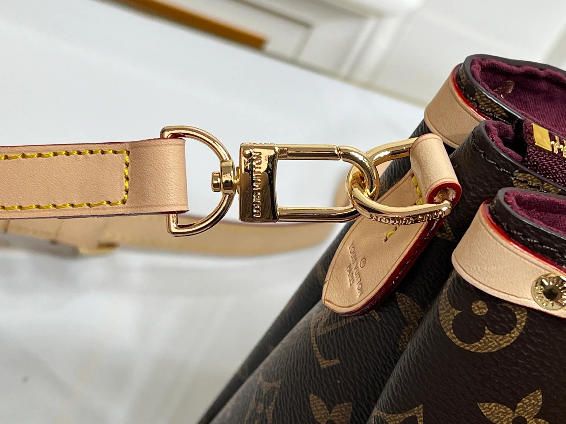 Batch 280💰Small size Upgraded original model Newly arrived OPEN HANDBAG handbag M44816 M44815 M44818 Black Pink Red Presbyopia Open Handbag Made of selected Monogram canvas, embellished with classic details, including side branches and two-sided textured leather trim, gold rivets and nails classic leather luggage tags, top handles and detachable and adjustable length shoulder straps. Large 35x24x15, small 29.0×19.0×10.0cm