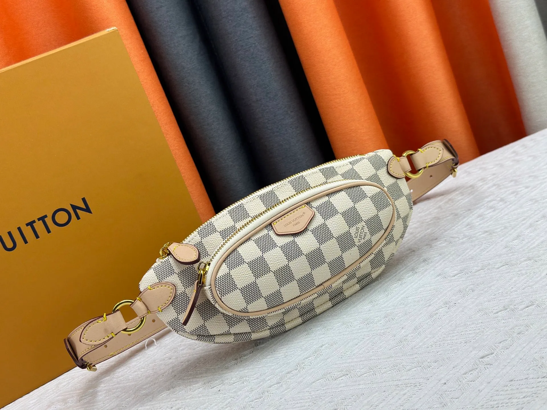 P220 upgraded original M14806 M00230 combines classic elements with new styles - checkerboard elements appear on dish-shaped waist bags and small square hand bags, which are both recognizable and fresh. Size 28-13-3