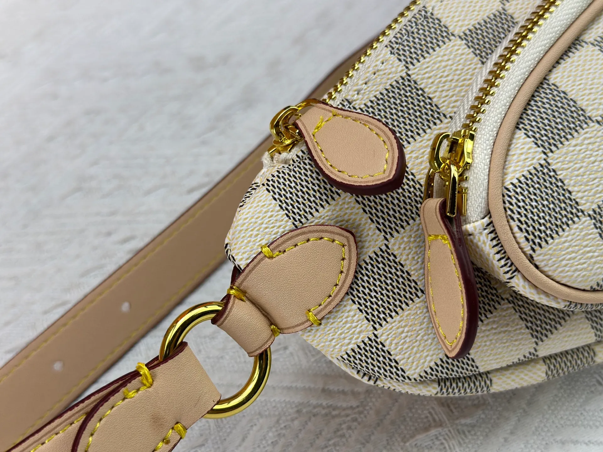 P220 upgraded original M14806 M00230 combines classic elements with new styles - checkerboard elements appear on dish-shaped waist bags and small square hand bags, which are both recognizable and fresh. Size 28-13-3