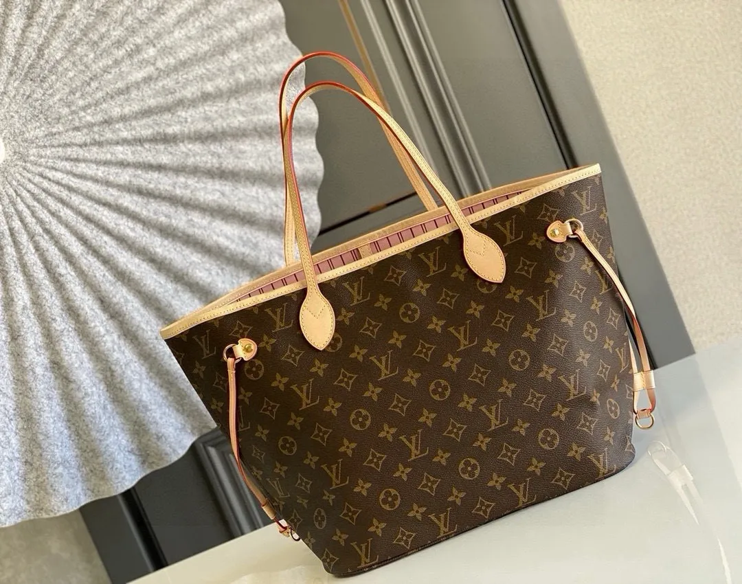 💰760 (medium steel nails) top original order M50366 NEVERFULL medium handbag Neverfull classic handbag, explore the exquisite details inside the bag. The redesigned interior pockets feature a fresh fabric lining, especially the detachable zippered clutch, which can be used alone as a sophisticated clutch or as an additional pocket. Bright lining tones add a more lively feel to Monogram's classic canvas. Detailed features 31 x 28 x 14 cm (Length x Height x Width) Redesigned interior pocket with details inspired by the Louis Vuitton archives Pocket lined with linen fabric Removable zipped clutch with tonal interior pocket Natural cowhide leather trim Shiny gold-tone hardware Handles: Double handle