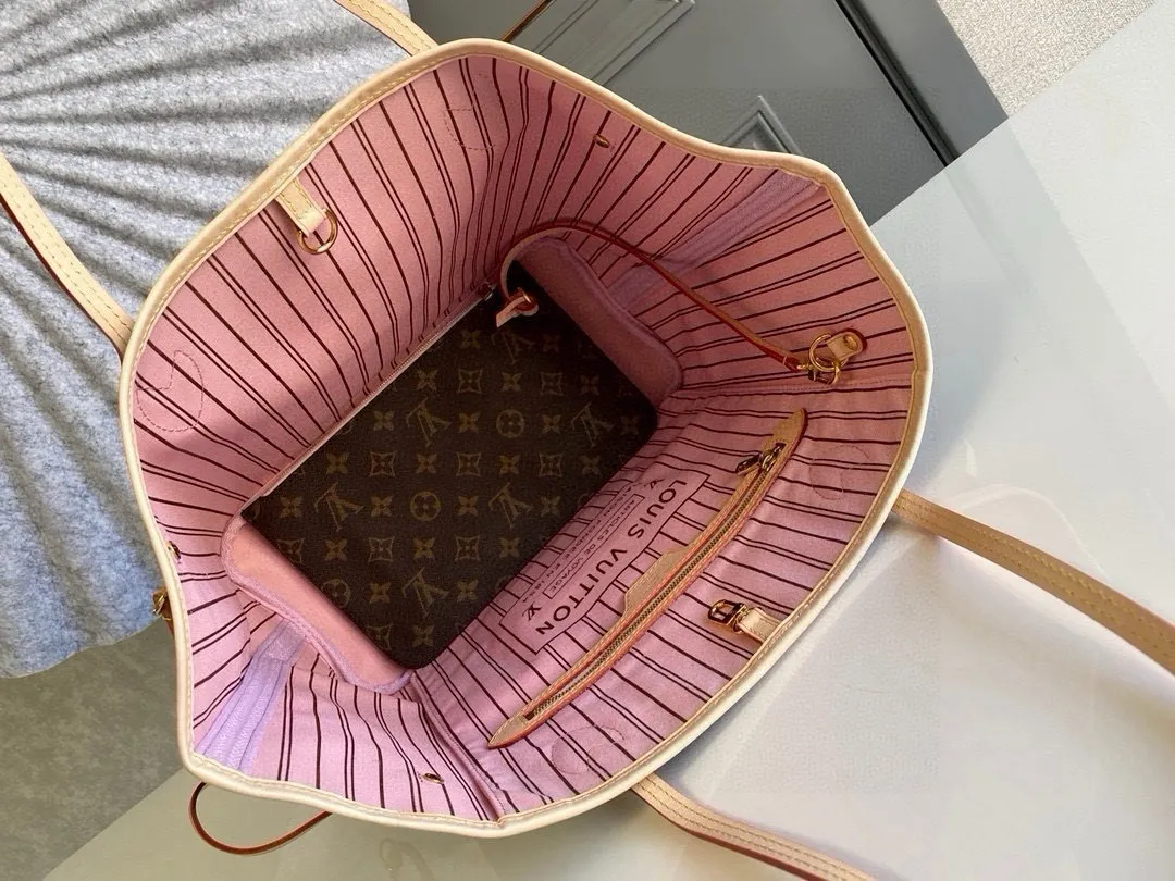 💰760 (medium steel nails) top original order M50366 NEVERFULL medium handbag Neverfull classic handbag, explore the exquisite details inside the bag. The redesigned interior pockets feature a fresh fabric lining, especially the detachable zippered clutch, which can be used alone as a sophisticated clutch or as an additional pocket. Bright lining tones add a more lively feel to Monogram's classic canvas. Detailed features 31 x 28 x 14 cm (Length x Height x Width) Redesigned interior pocket with details inspired by the Louis Vuitton archives Pocket lined with linen fabric Removable zipped clutch with tonal interior pocket Natural cowhide leather trim Shiny gold-tone hardware Handles: Double handle