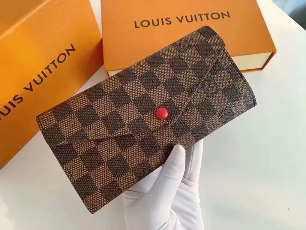 The P110Josephine Wallet is inspired by Louis Vuitton's first wallet. It is made of soft Monogram canvas and lined with brightly colored lining, giving the brand's classic design a unique and stylish beauty. The long, flat shape makes it easy to slip into any pocket or handbag. Model: M60708 Size: 19/10.