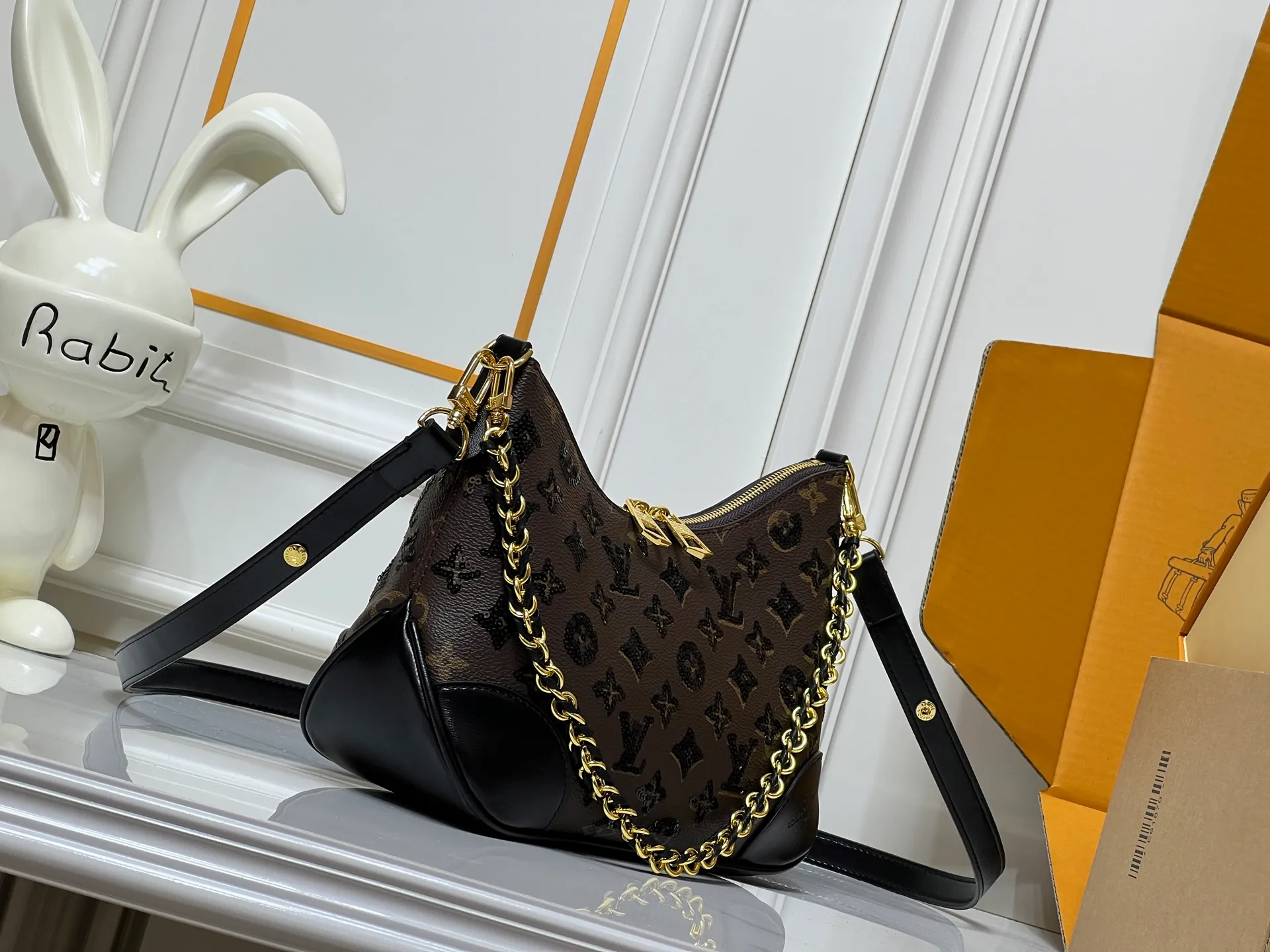 Batch 340💰Upgraded original M13224 M12930 M45832 M45831 Chain bag croissant series KOREA PRE-LAUNCH handbag This season's Boulogne bag uses Monogram Amprent leather material to reinterpret a symbolic design that can be used in multiple ways. Like existing designs made of canvas, various styles of items can be produced. Internal flat pocket that can store large-sized smartphones. A new version with a braided chain woven with gold hardware that creates a high-class and strong atmosphere. 16 x 9.5 x 29 cm.