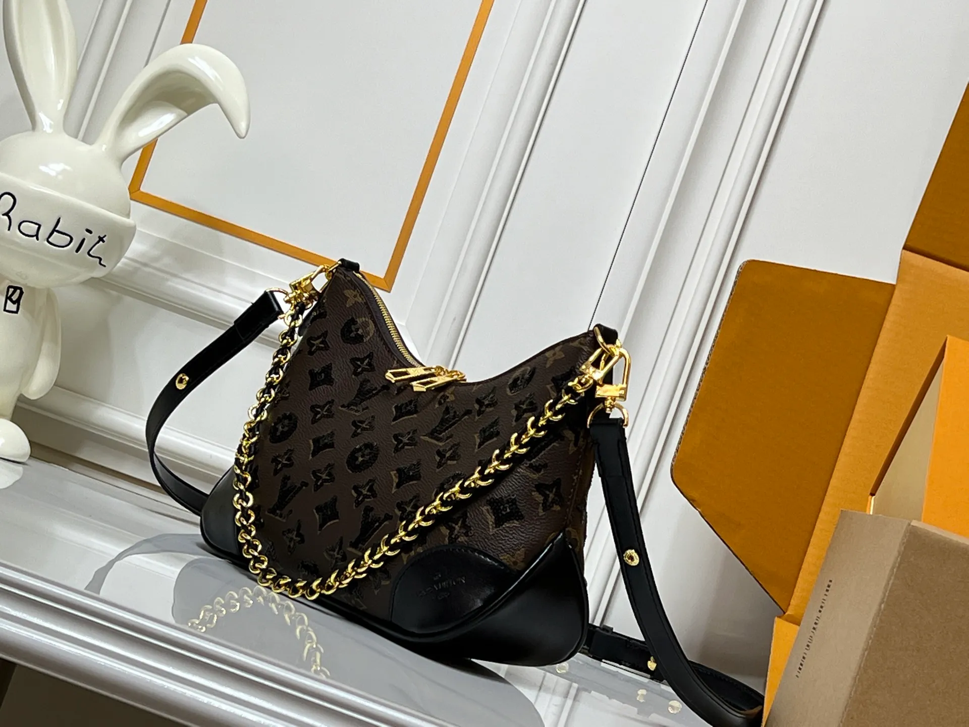Batch 340💰Upgraded original M13224 M12930 M45832 M45831 Chain bag croissant series KOREA PRE-LAUNCH handbag This season's Boulogne bag uses Monogram Amprent leather material to reinterpret a symbolic design that can be used in multiple ways. Like existing designs made of canvas, various styles of items can be produced. Internal flat pocket that can store large-sized smartphones. A new version with a braided chain woven with gold hardware that creates a high-class and strong atmosphere. 16 x 9.5 x 29 cm.