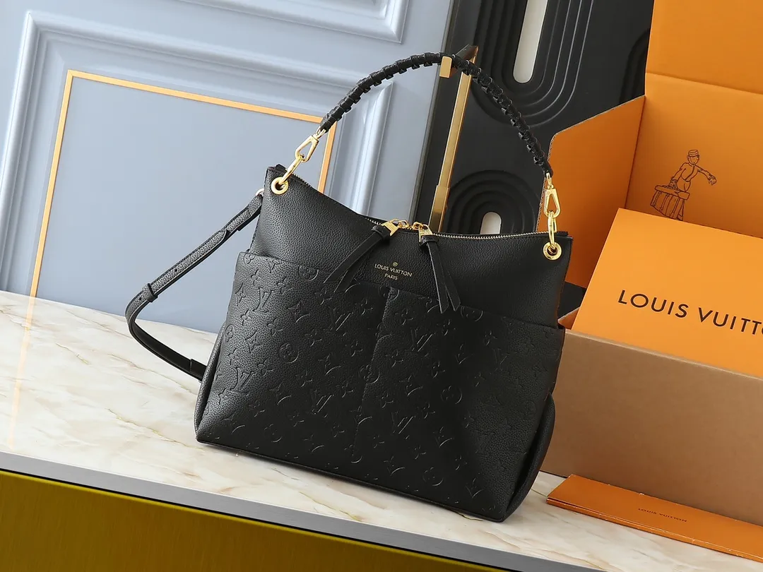 💰240💰Upgraded from the original M45522, 43170. This MONOGRAM canvas material is a new style of Melie handbag, a fashionable must-have item. Veau Cachemire leather material. Full leather embossed woven wrist double bag shopping bag. Lightweight and comfortable to carry. Unique vertical and narrow shape with modern style. Zipper pocket with metal engraved zipper puller for more personality. Size: 33x16x30cm