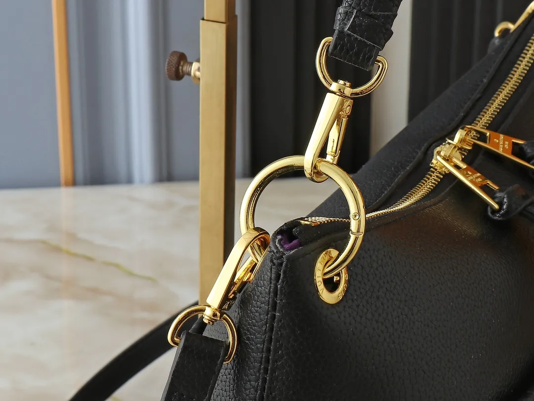 💰240💰Upgraded from the original M45522, 43170. This MONOGRAM canvas material is a new style of Melie handbag, a fashionable must-have item. Veau Cachemire leather material. Full leather embossed woven wrist double bag shopping bag. Lightweight and comfortable to carry. Unique vertical and narrow shape with modern style. Zipper pocket with metal engraved zipper puller for more personality. Size: 33x16x30cm