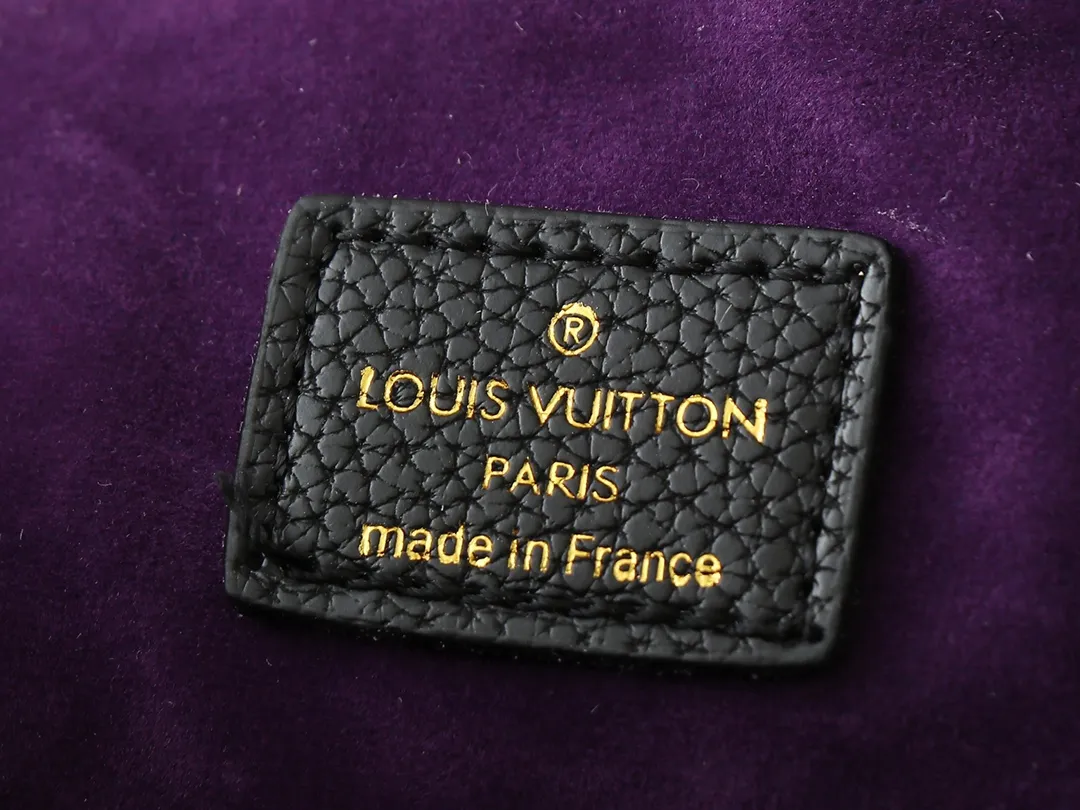 💰240💰Upgraded from the original M45522, 43170. This MONOGRAM canvas material is a new style of Melie handbag, a fashionable must-have item. Veau Cachemire leather material. Full leather embossed woven wrist double bag shopping bag. Lightweight and comfortable to carry. Unique vertical and narrow shape with modern style. Zipper pocket with metal engraved zipper puller for more personality. Size: 33x16x30cm