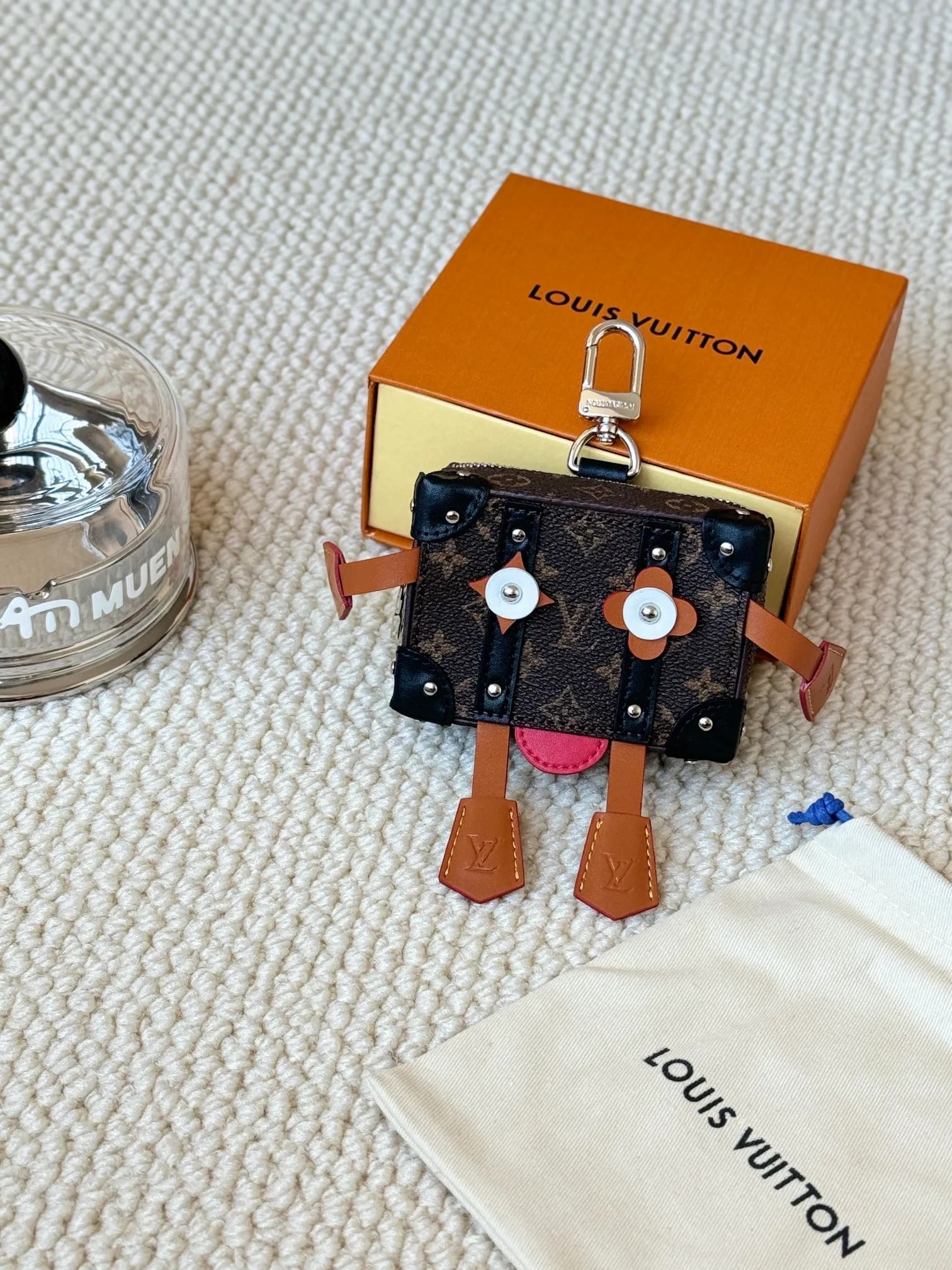 💰250 -Counter Picture Wearing Picture-Louis Vuitton MISTER TRUNK Robot Box Bag Keychain Coin Purse Pendant Machine Size: 10x7X4