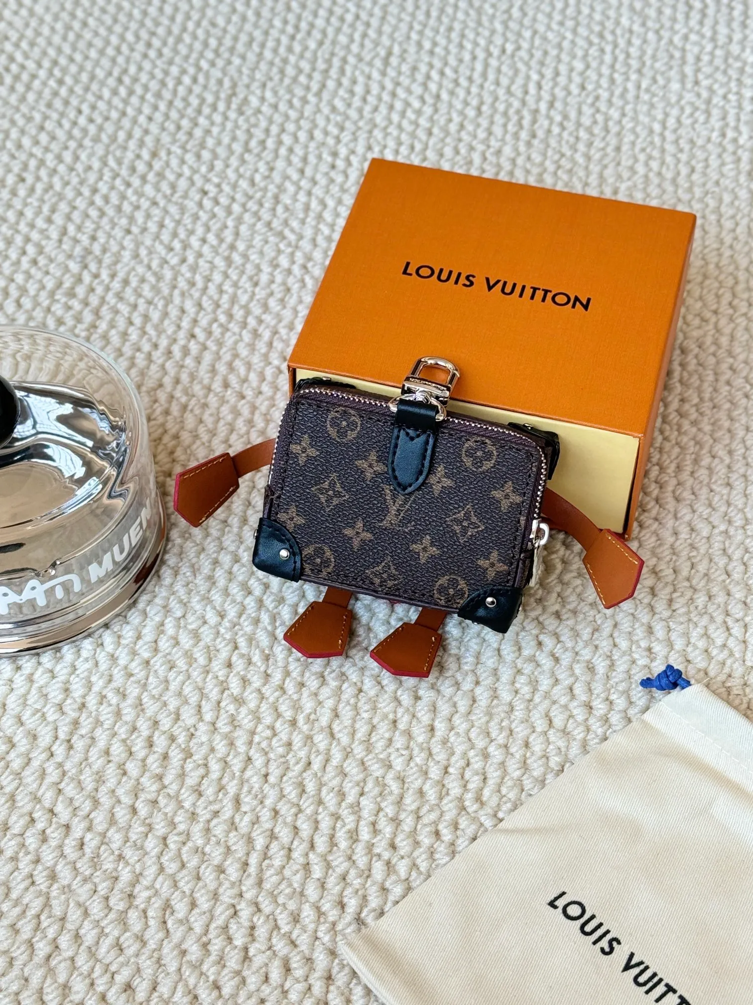💰250 -Counter Picture Wearing Picture-Louis Vuitton MISTER TRUNK Robot Box Bag Keychain Coin Purse Pendant Machine Size: 10x7X4