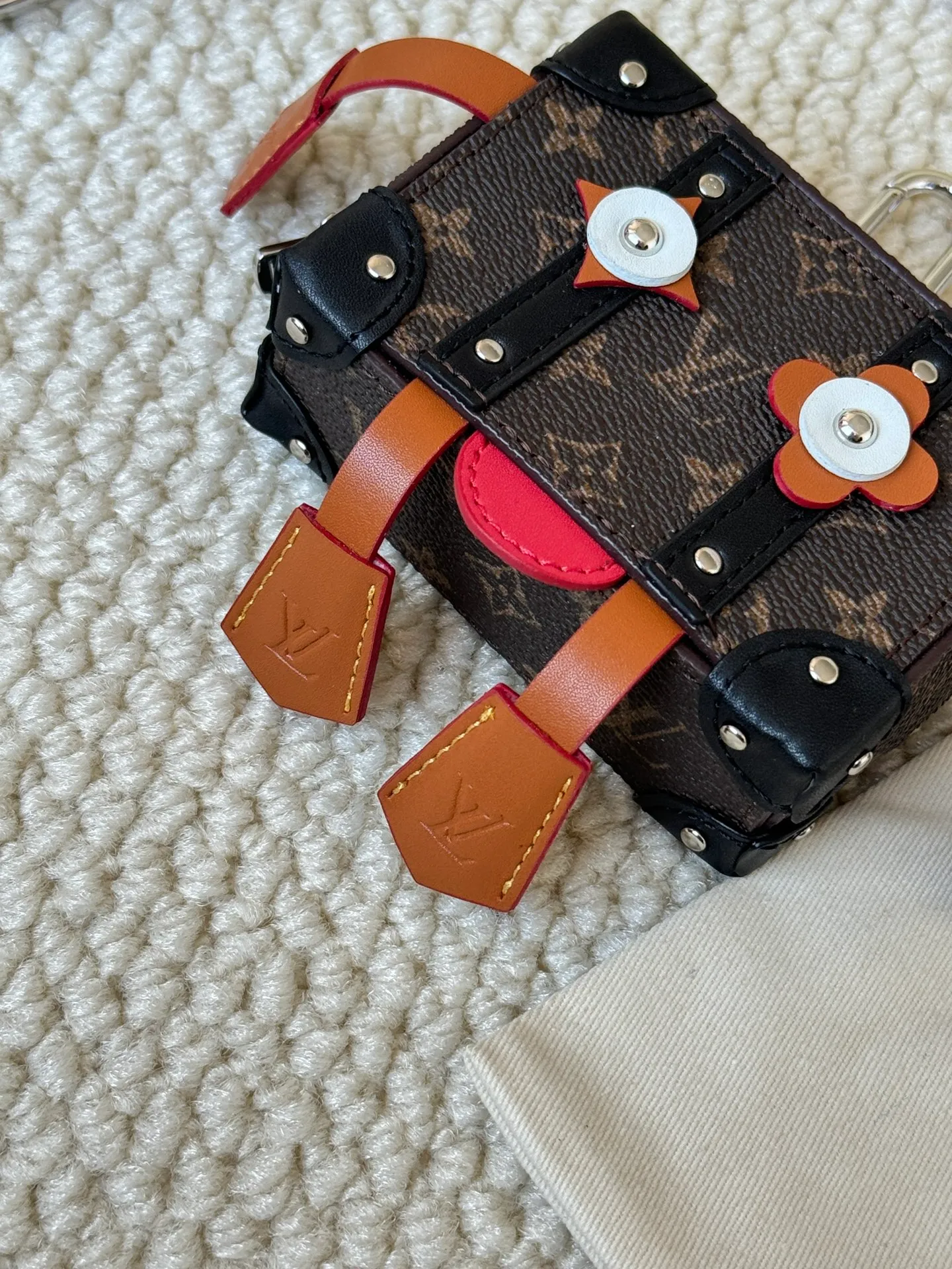 💰250 -Counter Picture Wearing Picture-Louis Vuitton MISTER TRUNK Robot Box Bag Keychain Coin Purse Pendant Machine Size: 10x7X4