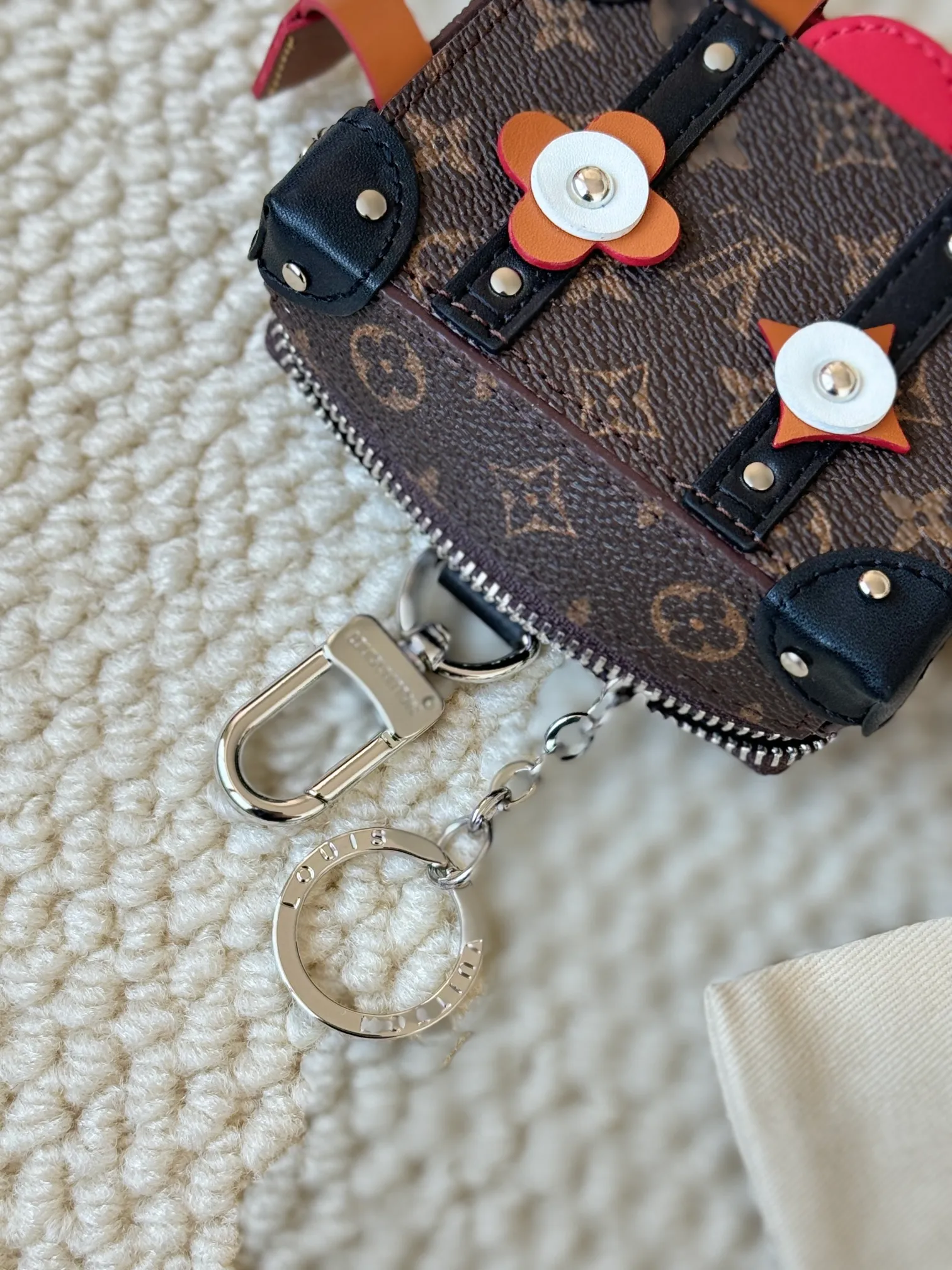 💰250 -Counter Picture Wearing Picture-Louis Vuitton MISTER TRUNK Robot Box Bag Keychain Coin Purse Pendant Machine Size: 10x7X4