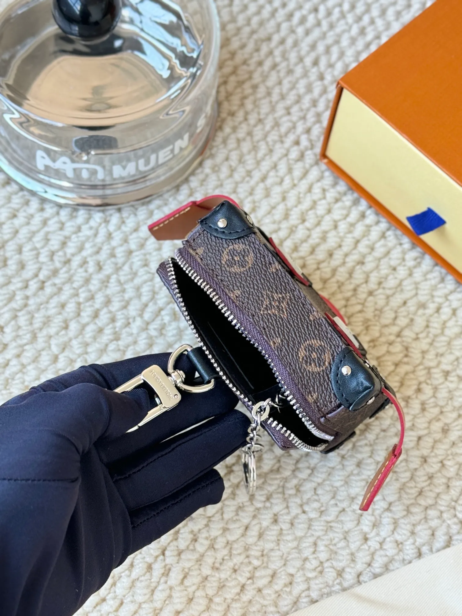 💰250 -Counter Picture Wearing Picture-Louis Vuitton MISTER TRUNK Robot Box Bag Keychain Coin Purse Pendant Machine Size: 10x7X4