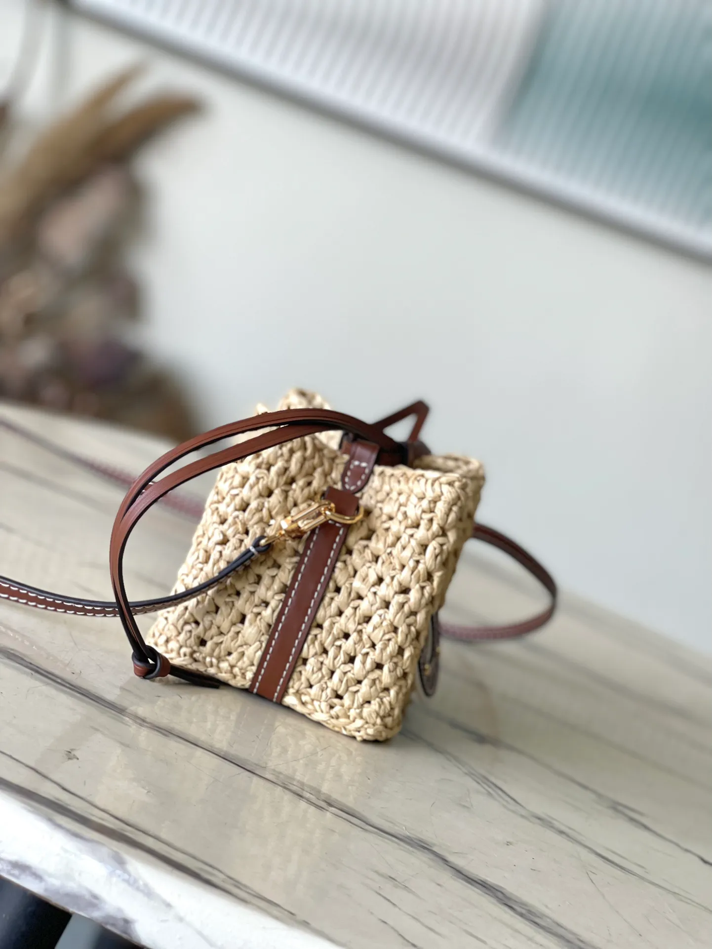 💰1000 Top Original Order M83521 This NoePurse handbag is made of crocheted raffia with leather trim, and the drawstring design derived from the Noe handbag is used to gather the delicate structure. The shoulder straps and patches are detachable, allowing for a variety of carrying options and styling options. Dimensions: 11.5 × 12 × 11.5 cm