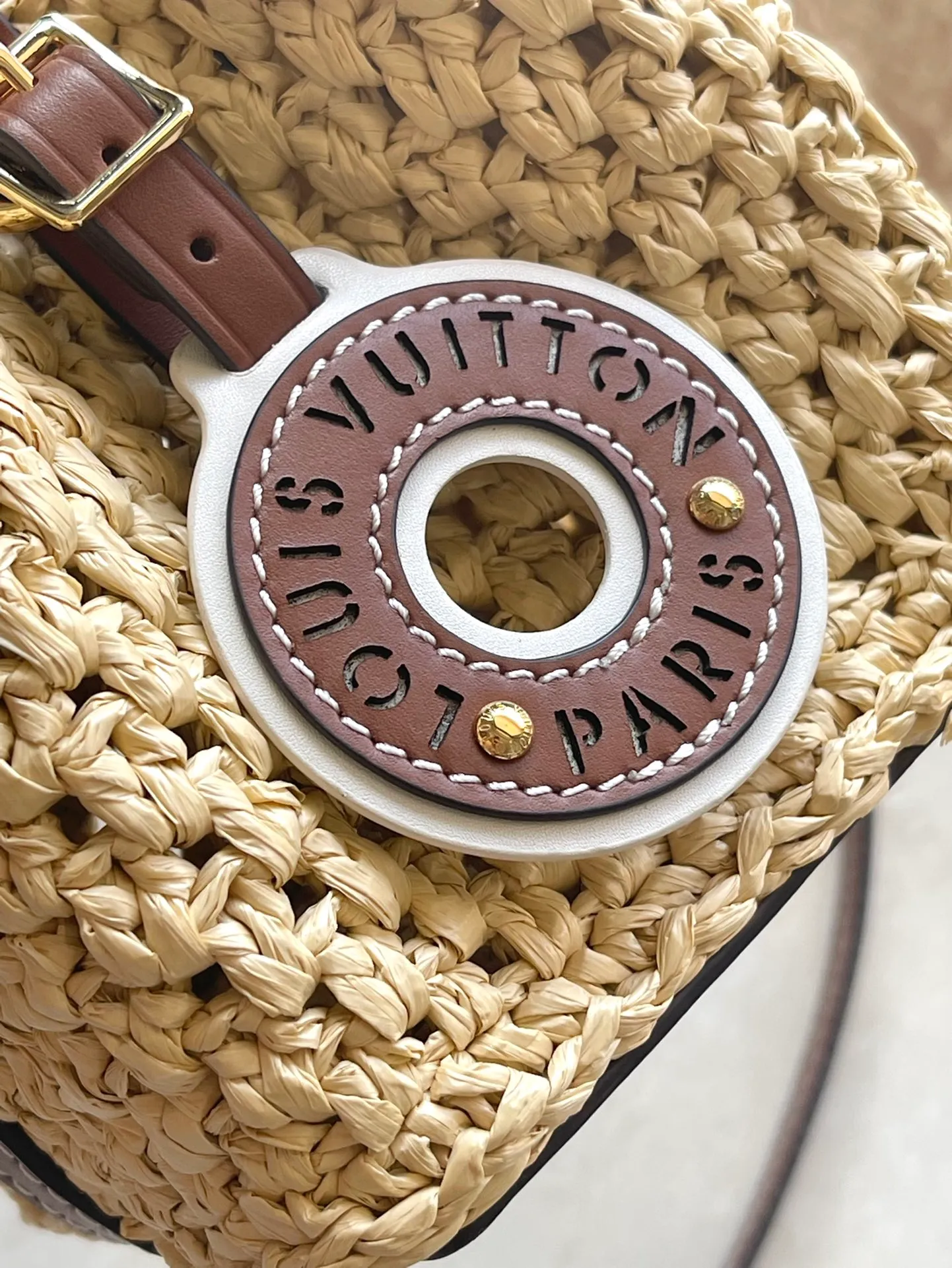 💰1000 Top Original Order M83521 This NoePurse handbag is made of crocheted raffia with leather trim, and the drawstring design derived from the Noe handbag is used to gather the delicate structure. The shoulder straps and patches are detachable, allowing for a variety of carrying options and styling options. Dimensions: 11.5 × 12 × 11.5 cm